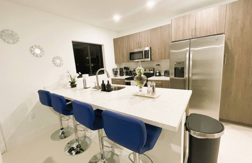 Florida City House | Lovely Wonderlux House 5BR by FL Keys MIA Marina