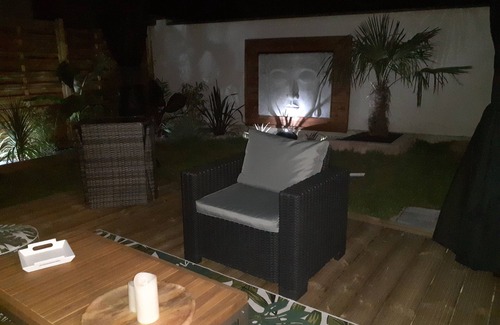 Itteville House | LOVEROOMOUTOFTIME 'JACUZZI and GARDEN' private.