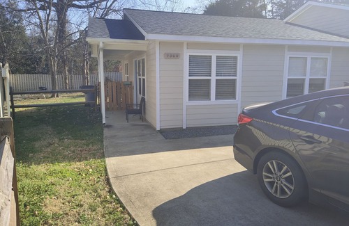 Wessex Square House | Low $, safe, clean 2b/1ba, S.E Charlotte, 28226,ext. stay OK, pets OK, DISCOUNTS