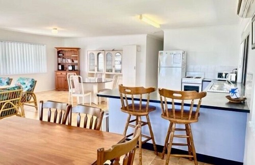 Woodgate House | Low Set 3 Bedroom Home on the Esplanade