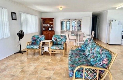 Woodgate House | Low Set 3 Bedroom Home on the Esplanade