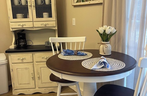 Bernard Apartment | “Low Tide” cozy studio for two!