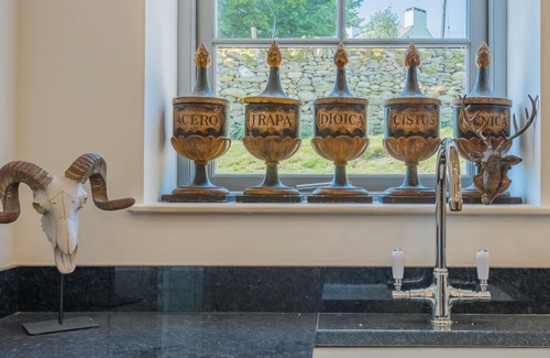 Penrith House | LOWER CARHULLAN, pet friendly, with hot tub in Bampton, Cumbria