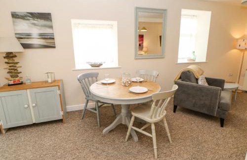 Amble Apartment | Lower Driftwood