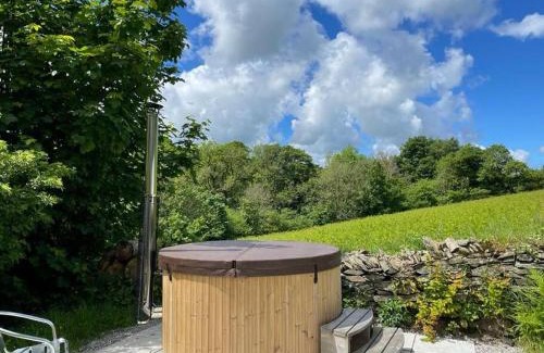 Bodmin Ski Chalet | Lower Hill Cottage w/Swedish Hot Tub