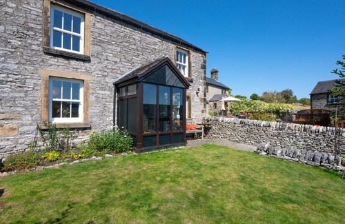 Youlgreave House | Lower Ivy - Two Bedroom House, Sleeps 4