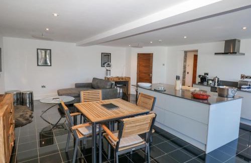 Windermere Apartment | Lower Lake View