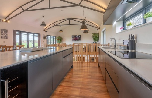 Alcester Cottage | Lower Lodge Barn - sleeps 8 guests in 4 bedrooms