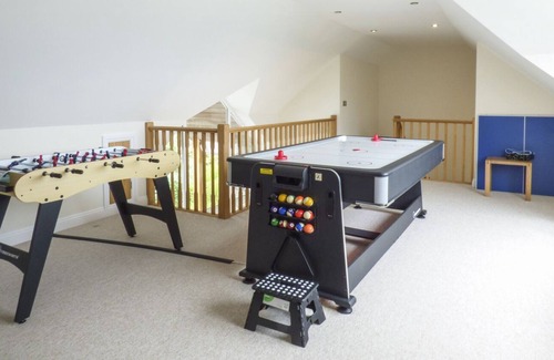 Coverack Cottage | LOWER MELLAN BARN, pet friendly, luxury holiday cottage in Coverack