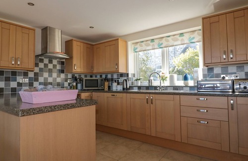 Coverack House | LOWER MELLAN BARN, pet friendly, luxury holiday cottage in Coverack