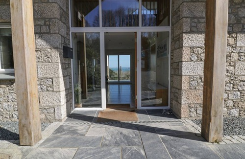 Coverack House | LOWER MELLAN BARN, pet friendly, luxury holiday cottage in Coverack