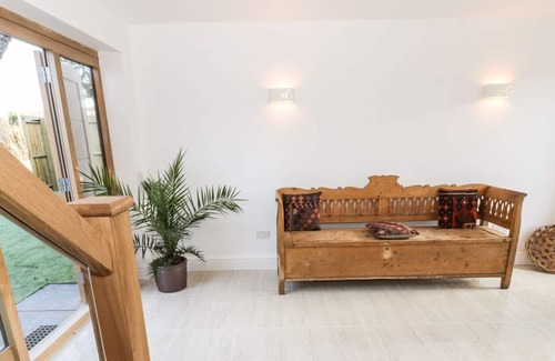 Broadwas Cottage | LOWER TUNDRIDGE COTTAGE, family friendly, with hot tub in Suckley