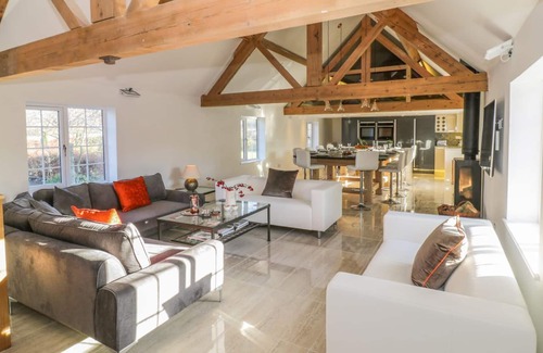 Broadwas Cottage | LOWER TUNDRIDGE COTTAGE, family friendly, with hot tub in Suckley