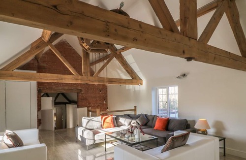 Broadwas Cottage | LOWER TUNDRIDGE COTTAGE, family friendly, with hot tub in Suckley