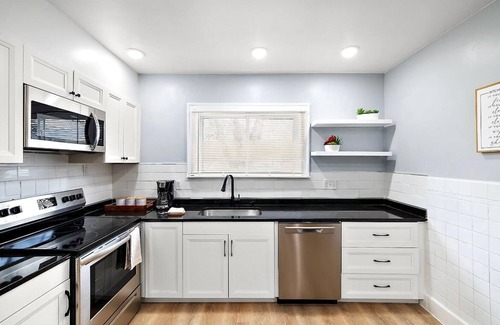 Mount Clemens Apartment | Lower Unit 183-Down Town Mount Clemens.