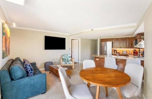 McCully - Moiliili Apartment | Luana Waikiki Hotel & Suites