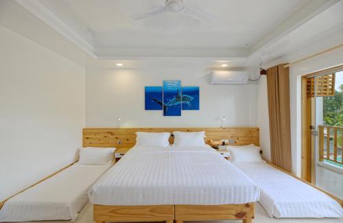 Fulidhoo House | Luau Beach Inn, Maldives