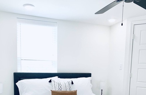 North Overton Apartment | Lubbock Luxury Loft/2min-TTU/5min-Hospitals/Walkable to Restaurants and Shopping