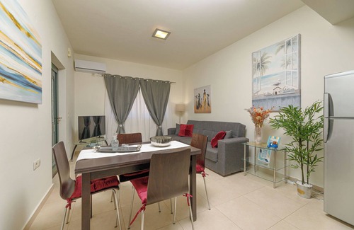 Stalos Apartment | Lucia's Home - Cozy 1-bedroom apartment with Pool in a Lush Green Landscape