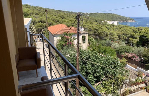 Agia Marina House | LUCY HOTEL APARTMENTS NEXT TO THE SEA