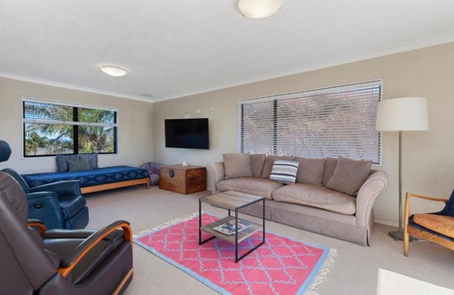 Mount Maunganui House | Lucy's House by the Beach - Mount Maunganui Holiday Home