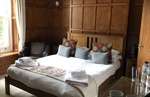 Maenporth Bed & Breakfast | Lugo Rock