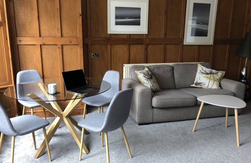 Maenporth Bed & Breakfast | Lugo Rock