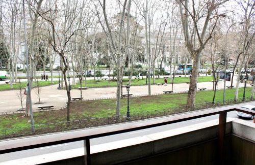 Golden Triangle of Art Apartment | Lujoso apto Paseo Del Prado