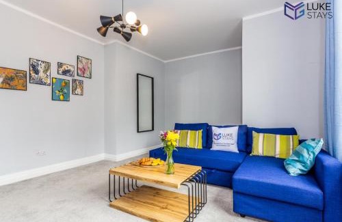 Durham Apartment | Luke Stays - Cross View Terrace