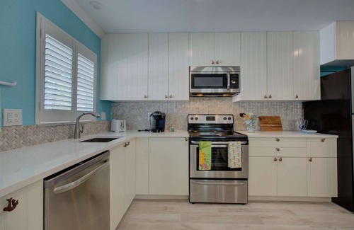 Siesta Key Village House | Lulu's Key House Leatherback 2/2 Downstairs