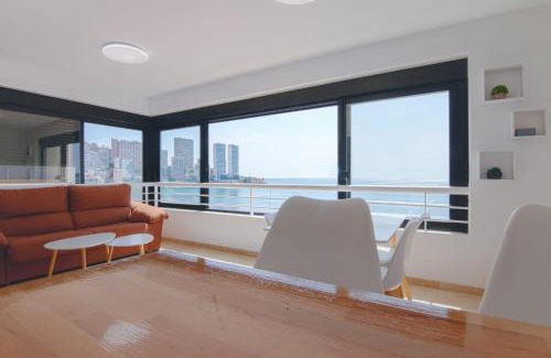Benidorm Apartment | Luminoso Apartamento en Primera Línea de Playa