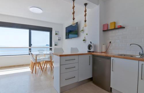 Benidorm Apartment | Luminoso Apartamento en Primera Línea de Playa
