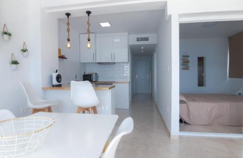 Benidorm Apartment | Luminoso Apartamento en Primera Línea de Playa