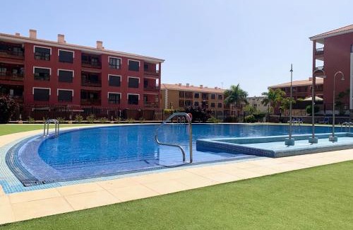 Palm-Mar Apartment | Luminoso y Elegante, piscinas y pistas de pádel