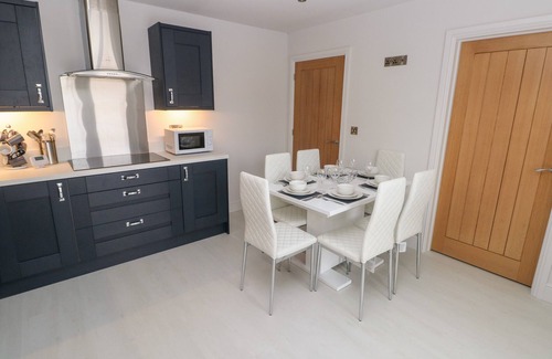 Kilgetty Cottage | Lunaroxx, 6 Meadow Gardens, Kilgetty