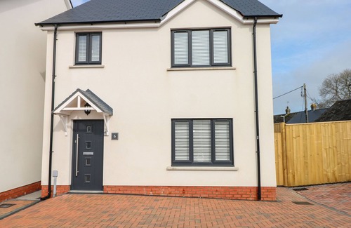 Kilgetty Cottage | Lunaroxx, 6 Meadow Gardens, Kilgetty