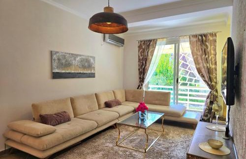 Ishem Villa | Lura 1 Holiday House 235