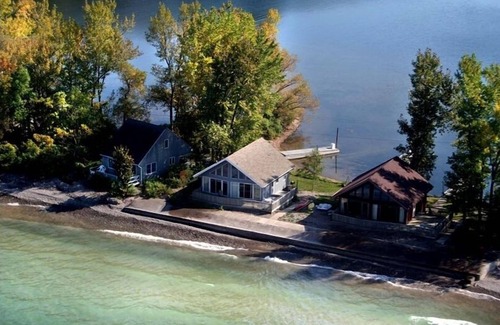 Wolcott Cottage | Lure Cottage, Right on the beech. Palm Trees, Free Motor Boat.