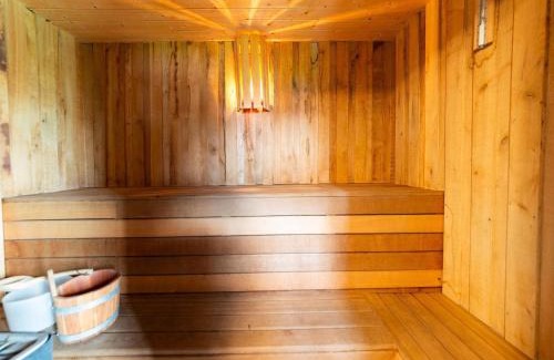Somme-Leuze House | Lush holiday home with bubble bath and sauna