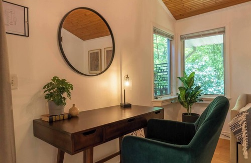 Fennville House | Lush Oasis near Lake Michigan
