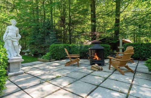 Fennville House | Lush Oasis near Lake Michigan