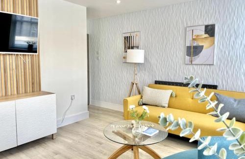 Porthcawl Apartment | Lush Porthcawl 1 bedroom Apt, Prime Location