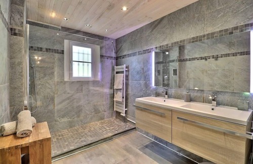 Saint-Cannat Villa | Lush villa with swimming pool, jacuzzi and sauna