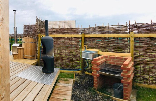 Brightlingsea House | Lushna 4 Petite at Lee Wick Farm Cottages & Glamping