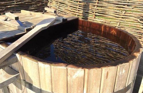 Brightlingsea House | Lushna 4 Petite at Lee Wick Farm Cottages & Glamping