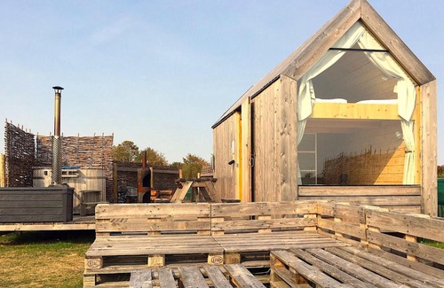 Brightlingsea House | Lushna 4 Petite at Lee Wick Farm Cottages & Glamping