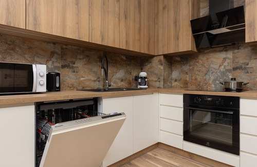 Baluty Apartment | Lux Apartment Manufaktura by Renters