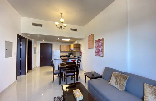 Dubai Sports City Apartment | Lux BnB Elite Residences I Golf Course Views