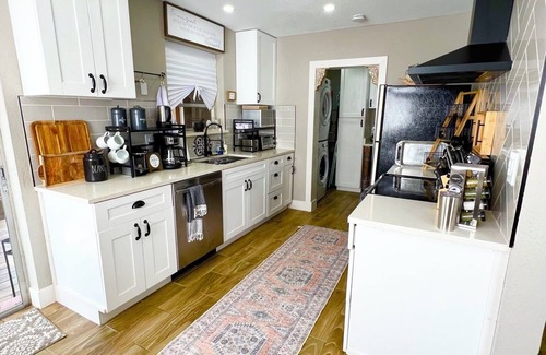 Sweetwater House | Lux CLEAN Family-ready retreat games, proximity to FIU, Everglades, Shopping +