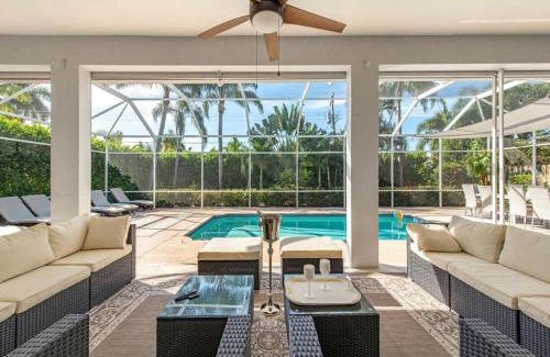 Naples Park House | Lux Family 3 BR With Pool Villa Walk To Beach and Mercato